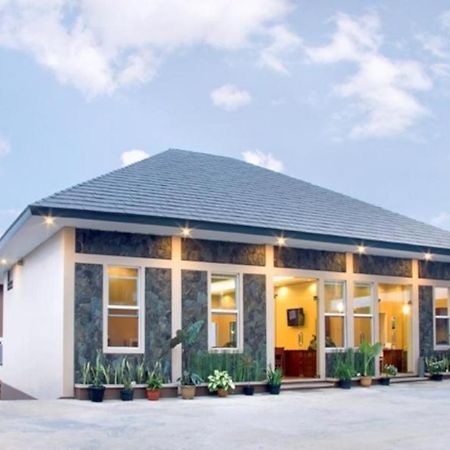 U Village Hotel And Villa Bandung Exterior foto