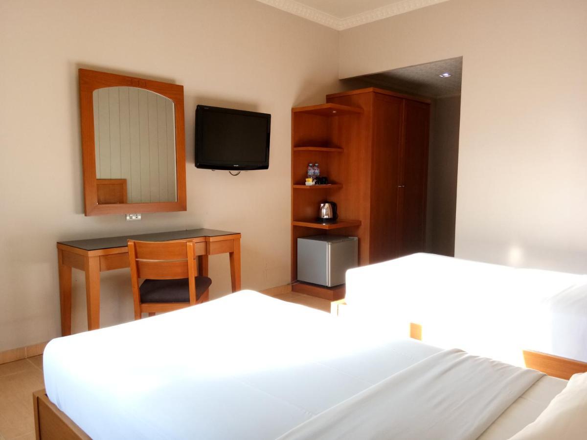 U Village Hotel And Villa Bandung Exterior foto