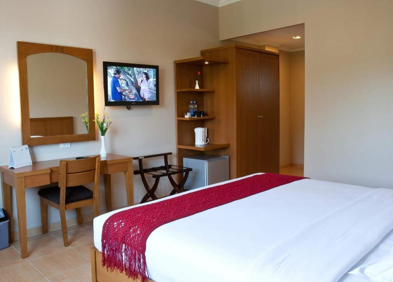 U Village Hotel And Villa Bandung Exterior foto