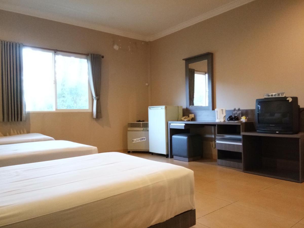 U Village Hotel And Villa Bandung Exterior foto