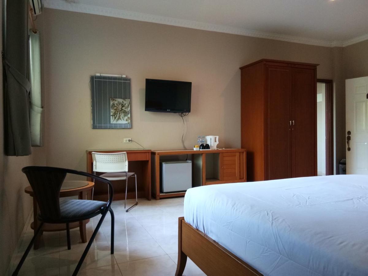 U Village Hotel And Villa Bandung Exterior foto