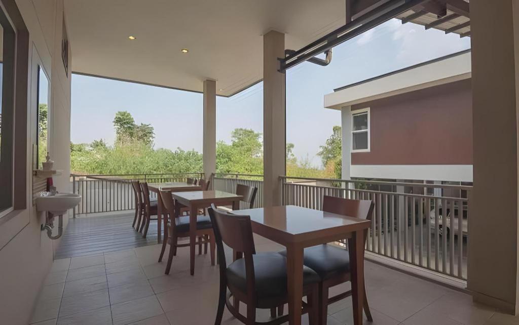 U Village Hotel And Villa Bandung Exterior foto
